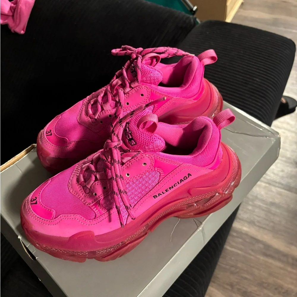 Balenciaga Women's Vibrant Pink Sneakers triple S - Picture 2 of 2